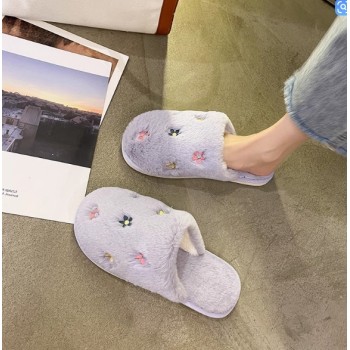 PLUSH SLIPPERS 