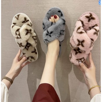 CROSSOVER PLUSH SLIPPERS