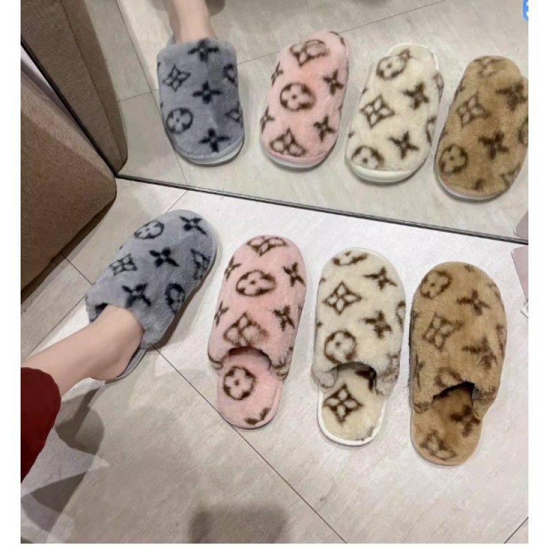 PLUSH SLIPPERS 